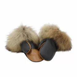 Leather mitts in chamois and black leather, with Finnish raccoon fur all around the wrist